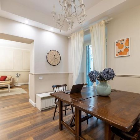 Charming Apartment With Patio A Few Steps From Colosseum Bagian luar foto