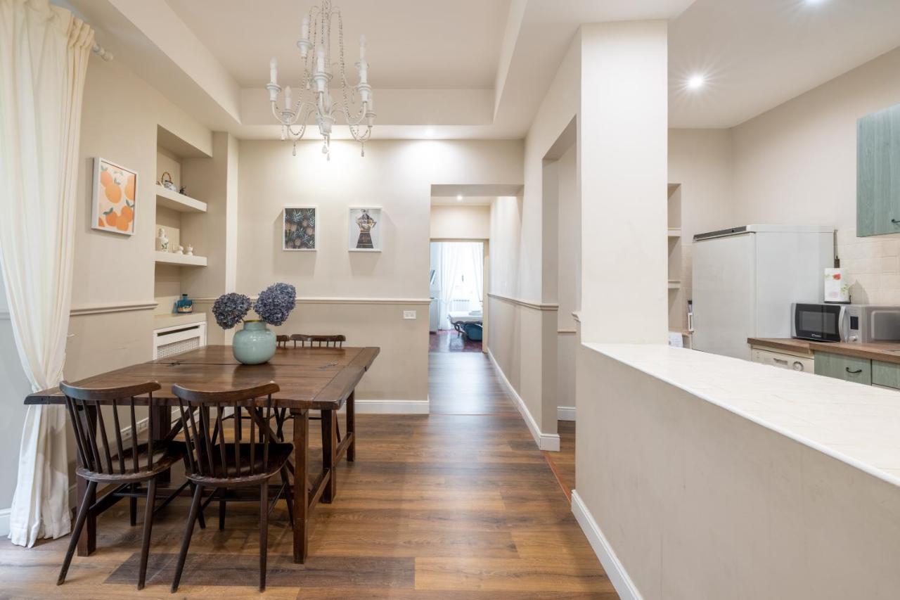 Charming Apartment With Patio A Few Steps From Colosseum Bagian luar foto