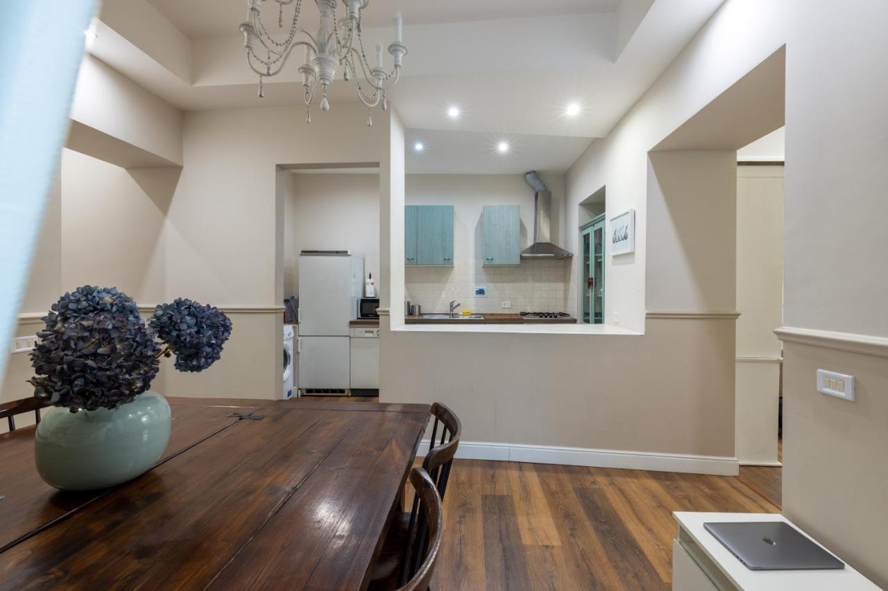 Charming Apartment With Patio A Few Steps From Colosseum Bagian luar foto
