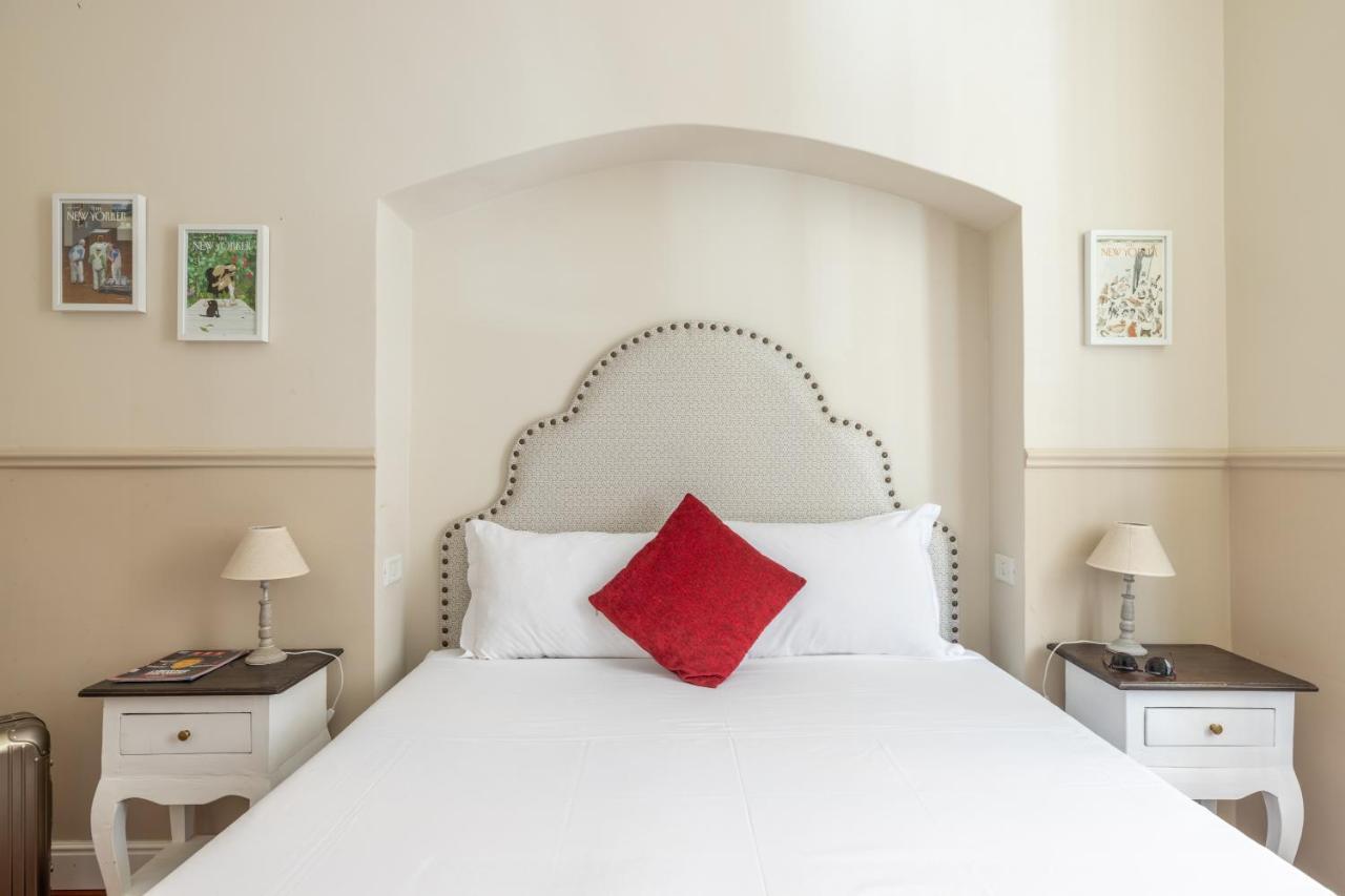 Charming Apartment With Patio A Few Steps From Colosseum Bagian luar foto