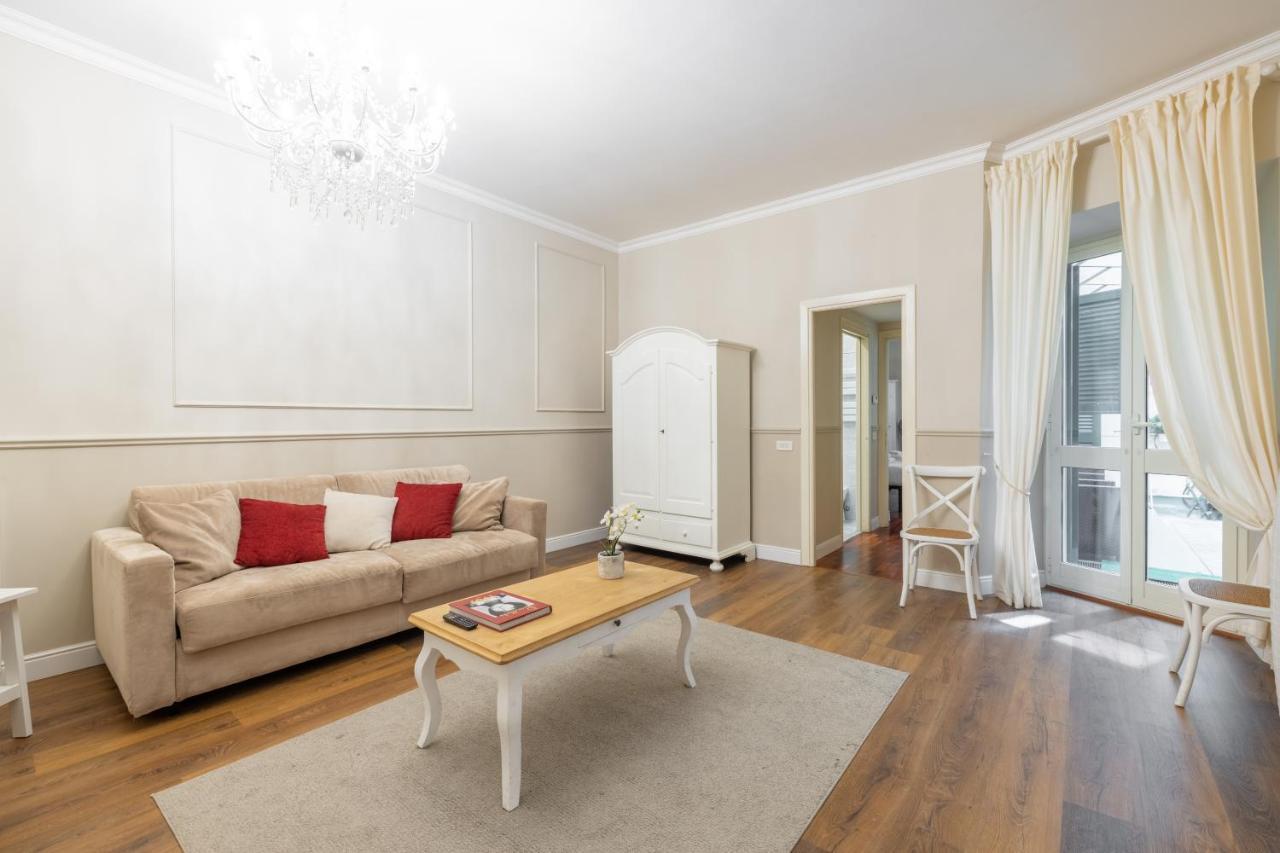 Charming Apartment With Patio A Few Steps From Colosseum Bagian luar foto