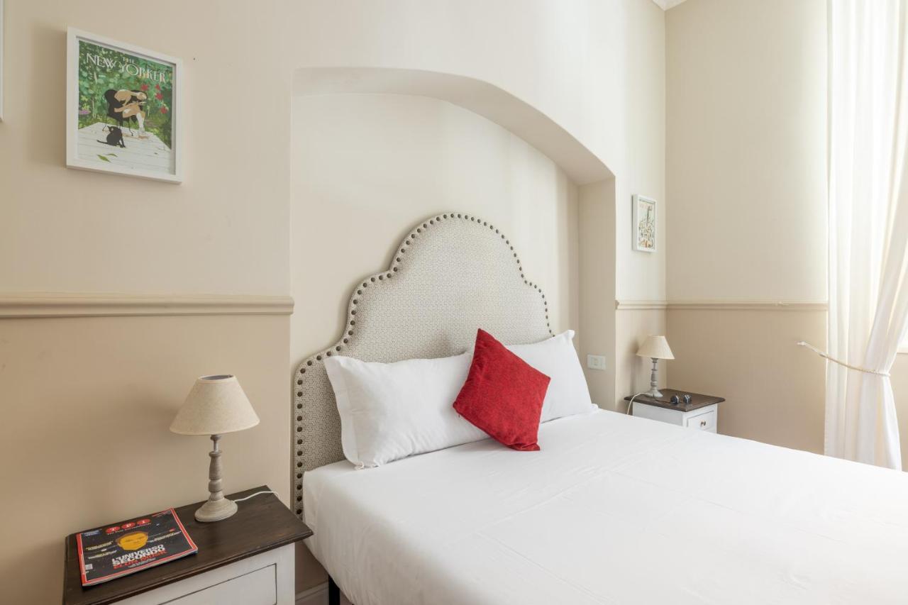 Charming Apartment With Patio A Few Steps From Colosseum Bagian luar foto
