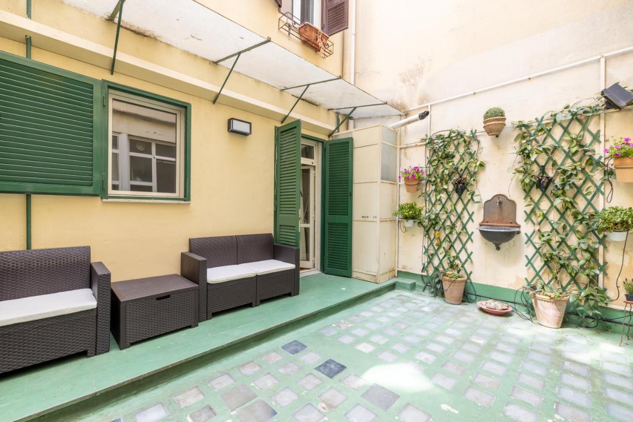 Charming Apartment With Patio A Few Steps From Colosseum Bagian luar foto