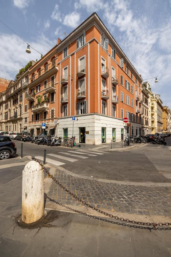 Charming Apartment With Patio A Few Steps From Colosseum Bagian luar foto