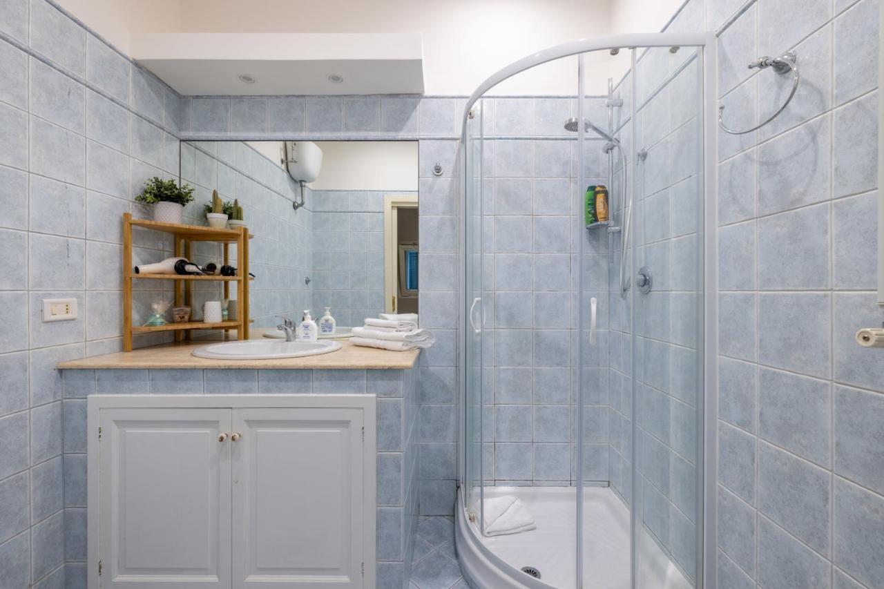 Charming Apartment With Patio A Few Steps From Colosseum Bagian luar foto