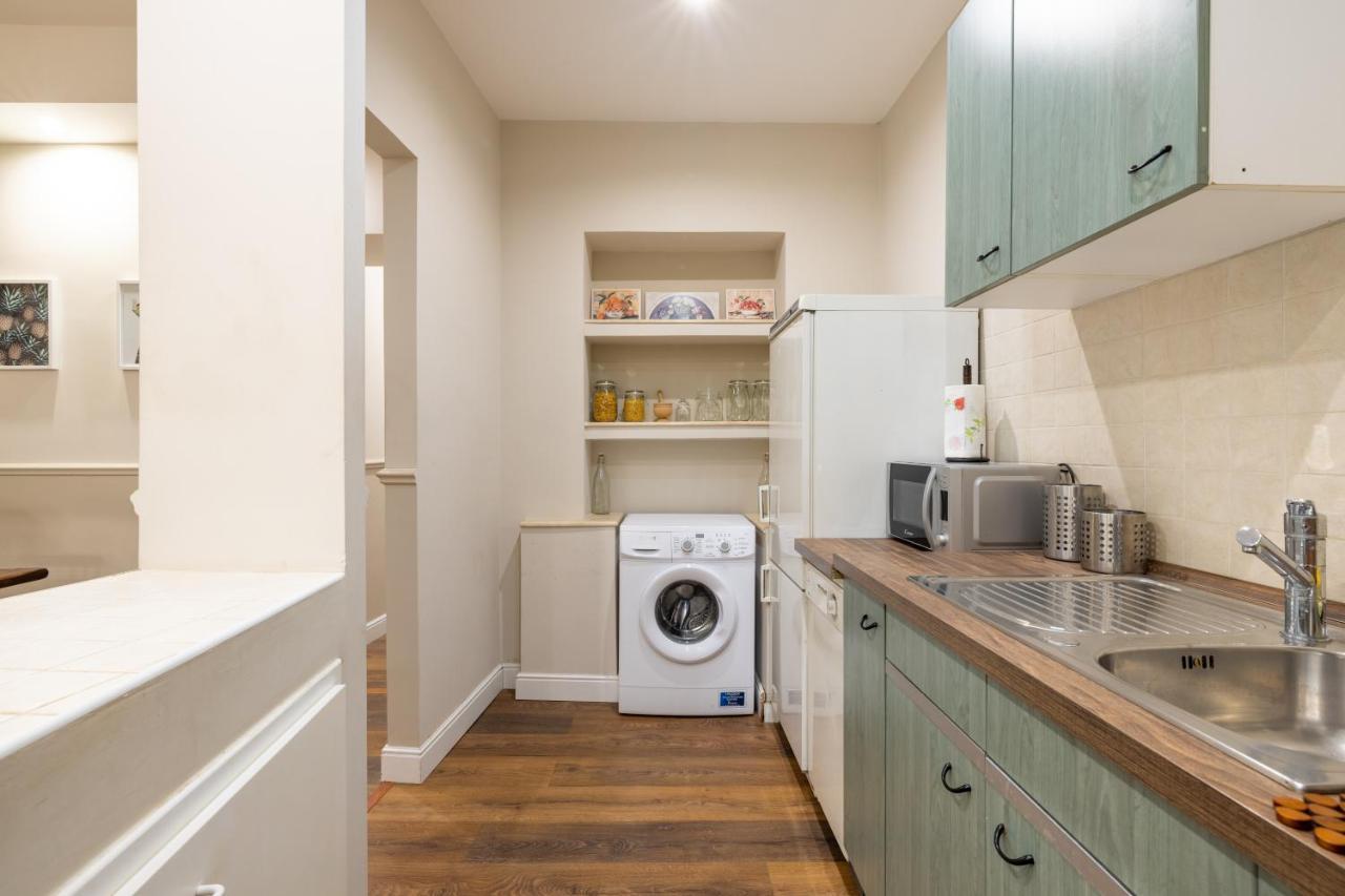 Charming Apartment With Patio A Few Steps From Colosseum Bagian luar foto
