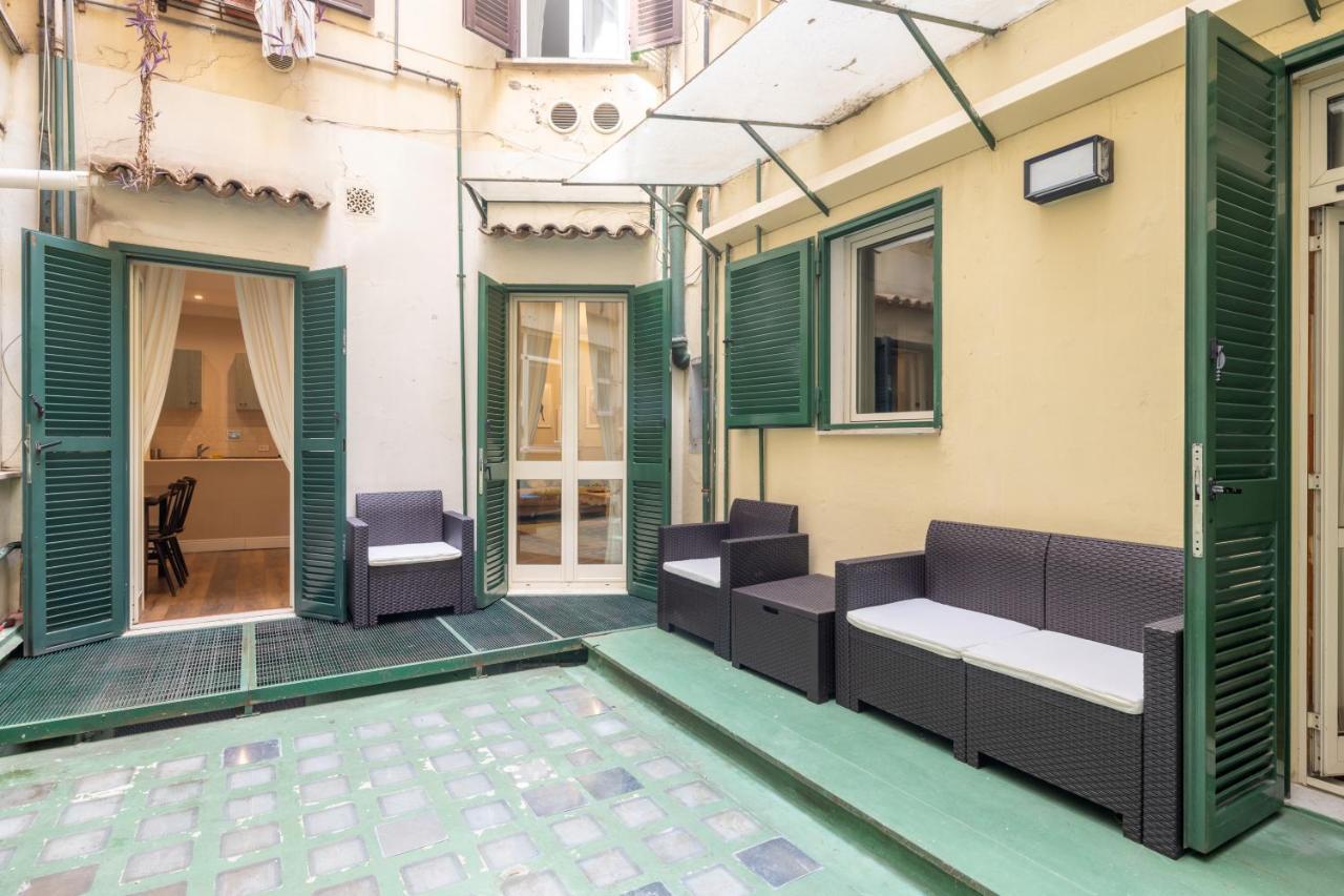 Charming Apartment With Patio A Few Steps From Colosseum Bagian luar foto