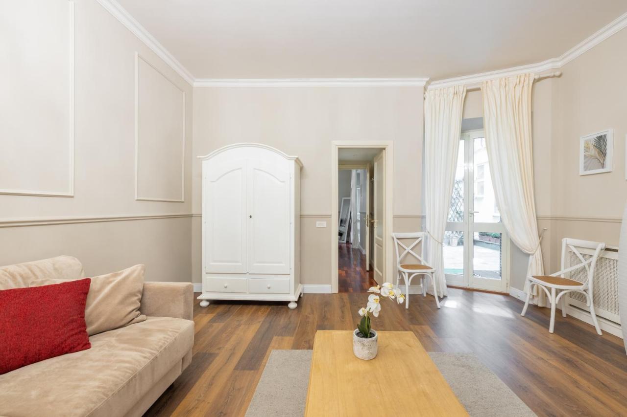 Charming Apartment With Patio A Few Steps From Colosseum Bagian luar foto