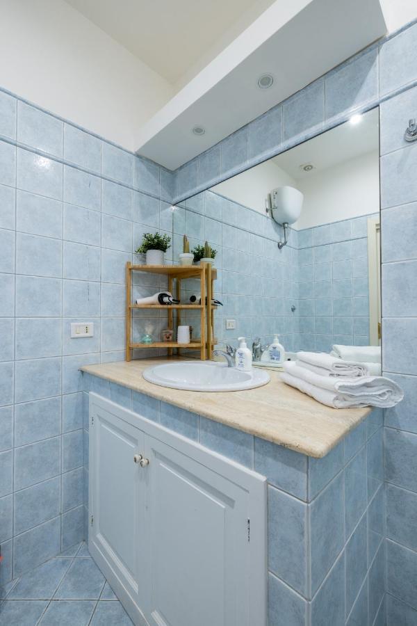 Charming Apartment With Patio A Few Steps From Colosseum Bagian luar foto